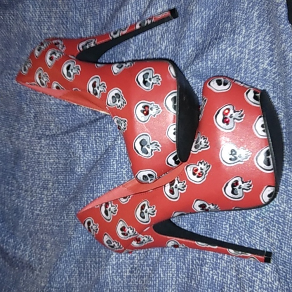 Skull high heels